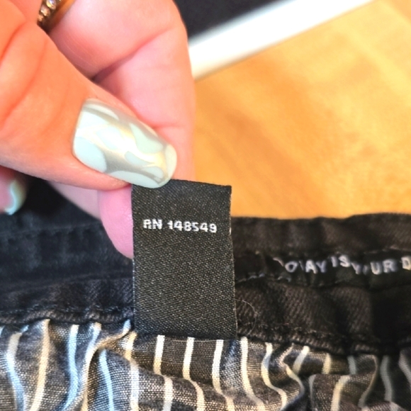 Kenneth Cole Men's Dark Skinny Jeans - Picture 5 of 6